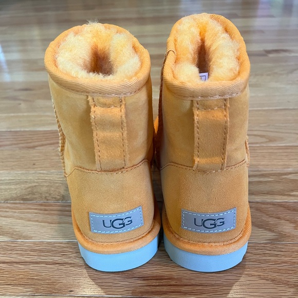 UGG Classic Mini ll Orange (California Poppy), Size 7 NEW - Picture 3 of 5